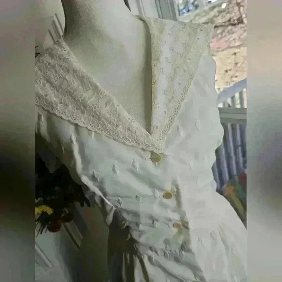Vintage button Front Maxi dress white Eyelet capelet size s - Picture 3 of 5